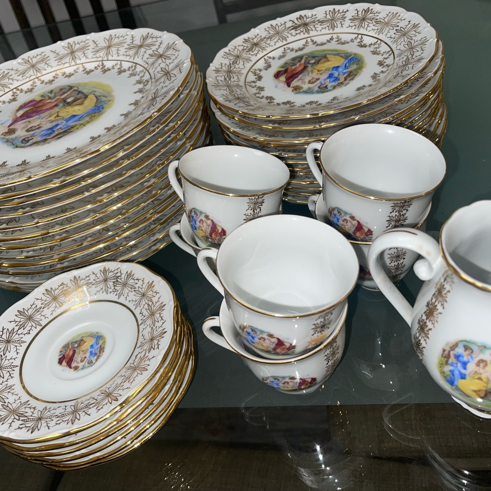 Madonna two size plates & tea cup set